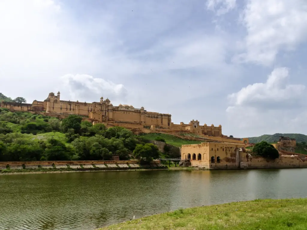 Amber Fort Jaipur: Timings, Entry Fee, and Must-See Attractions