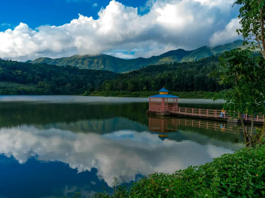 10 Beautiful Places to Visit in Chikmagalur 2024