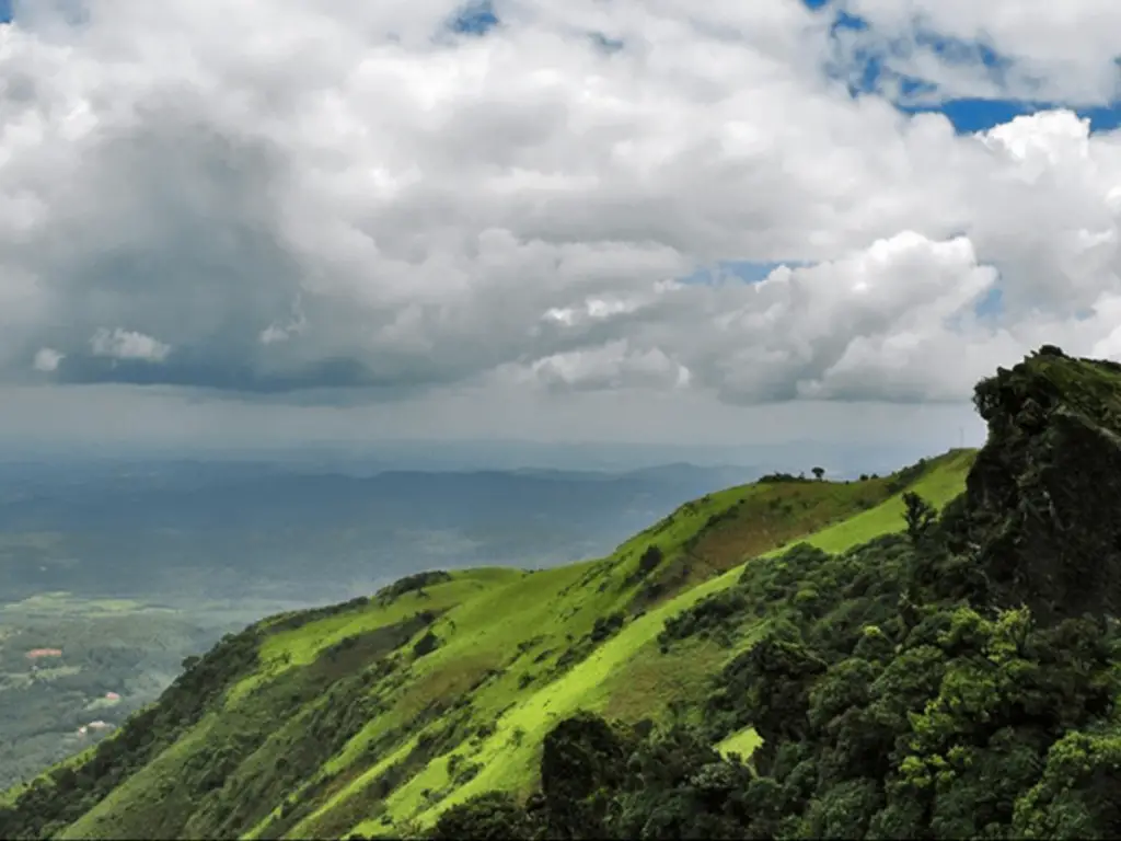 10 Beautiful Places to Visit in Chikmagalur 2024