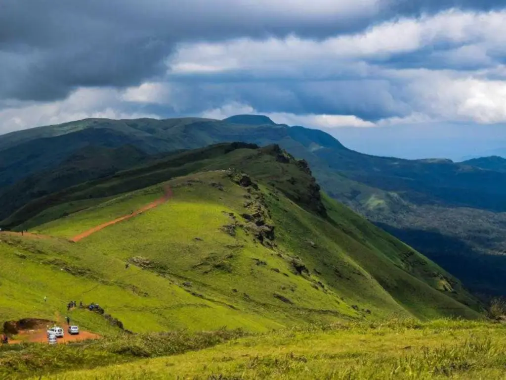 10 Beautiful Places to Visit in Chikmagalur 2024