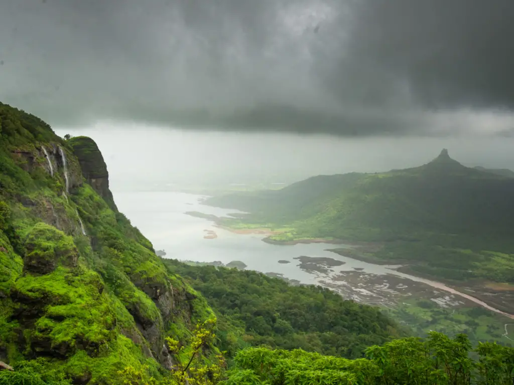 10 Beautiful Places to Visit in Winter in Maharashtra 2024